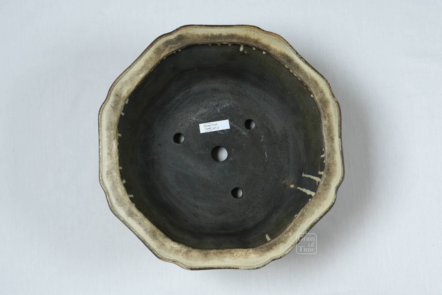 24713: Aiba Koyo (Tokoname) - White Mirror - 14¾ in (38cm)