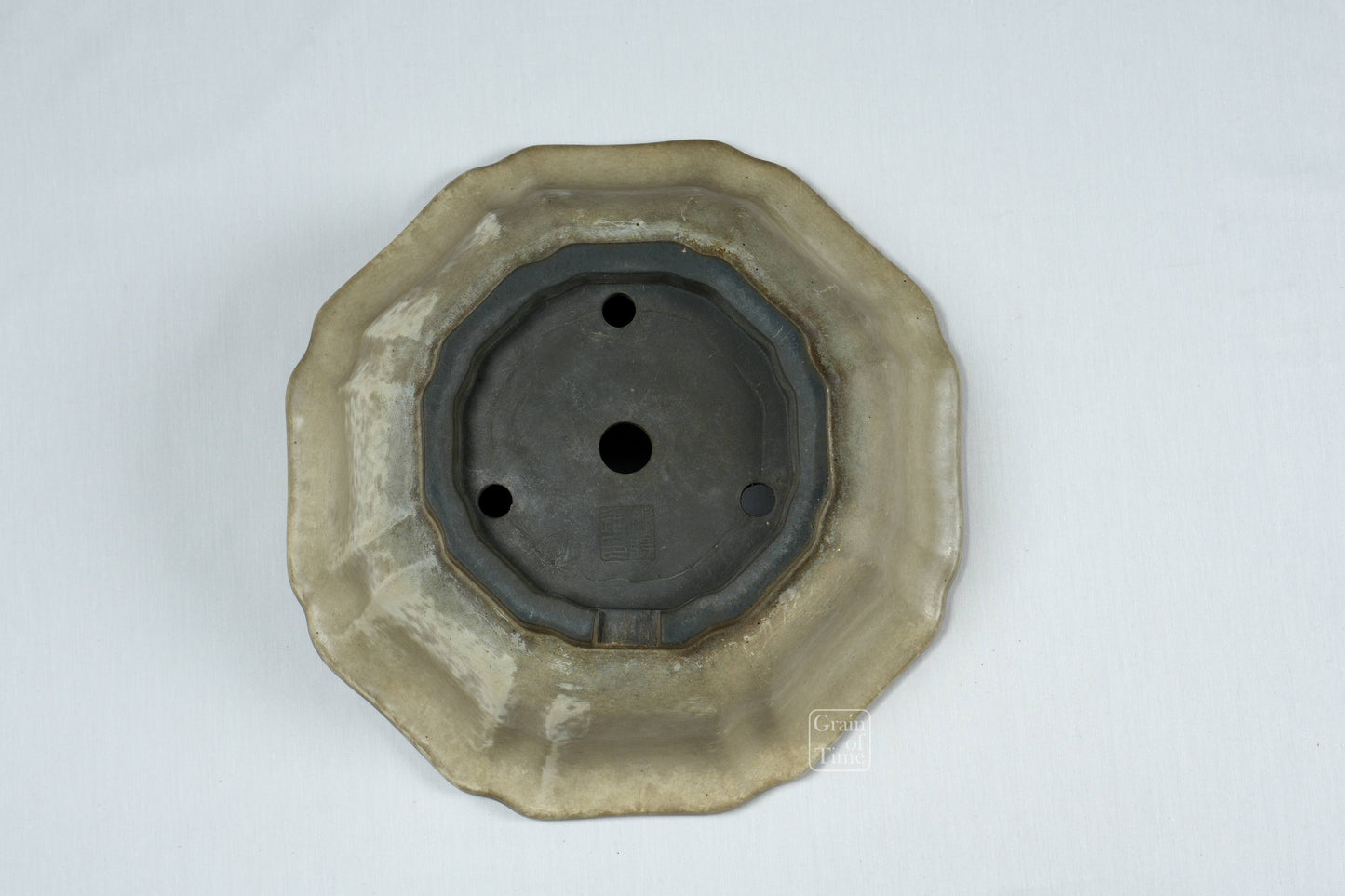 24713: Aiba Koyo (Tokoname) - White Mirror - 14¾ in (38cm)