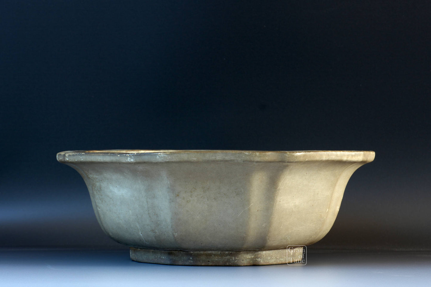 24713: Aiba Koyo (Tokoname) - White Mirror - 14¾ in (38cm)