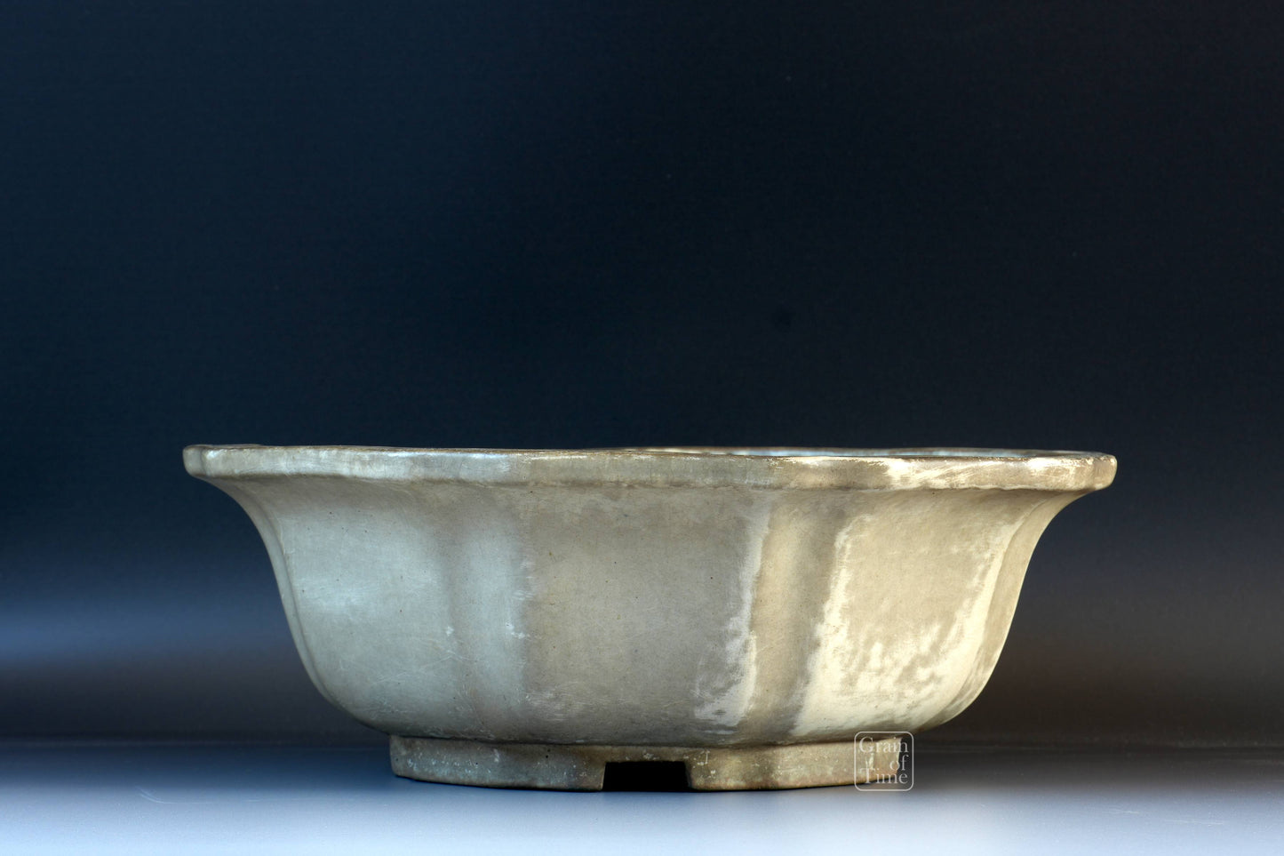 24713: Aiba Koyo (Tokoname) - White Mirror - 14¾ in (38cm)