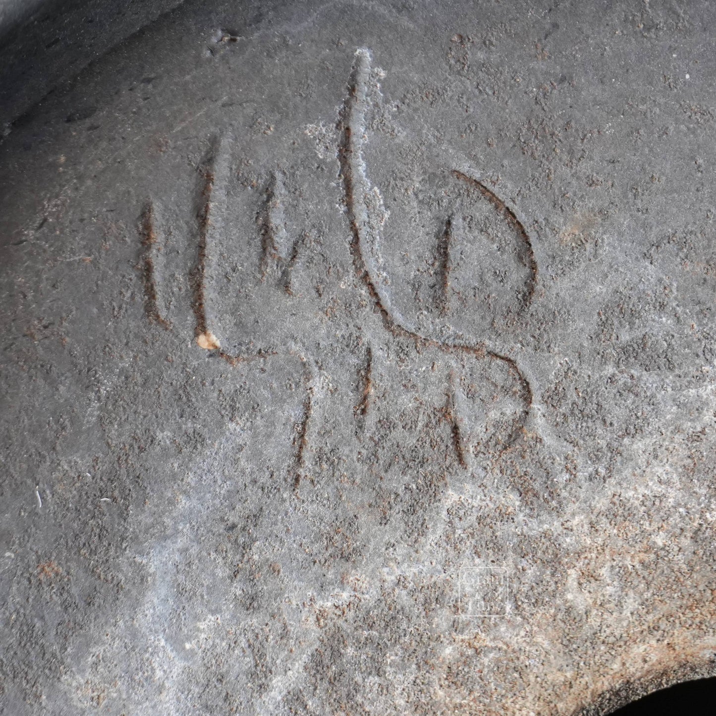 24641: Aiba Koyo (Tokoname) - Green Crystal Oribe Round - 12½ in (32 cm)