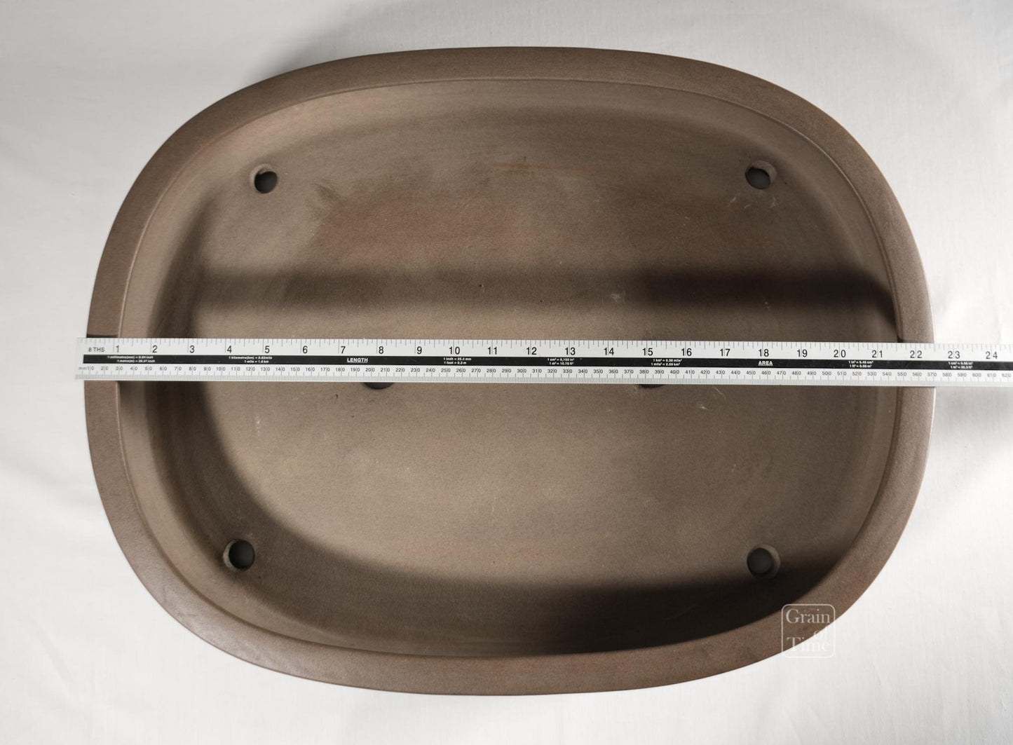 25083: Keizan Hisada (Tokoname) - Unglazed Oval - 22½ in (57cm)