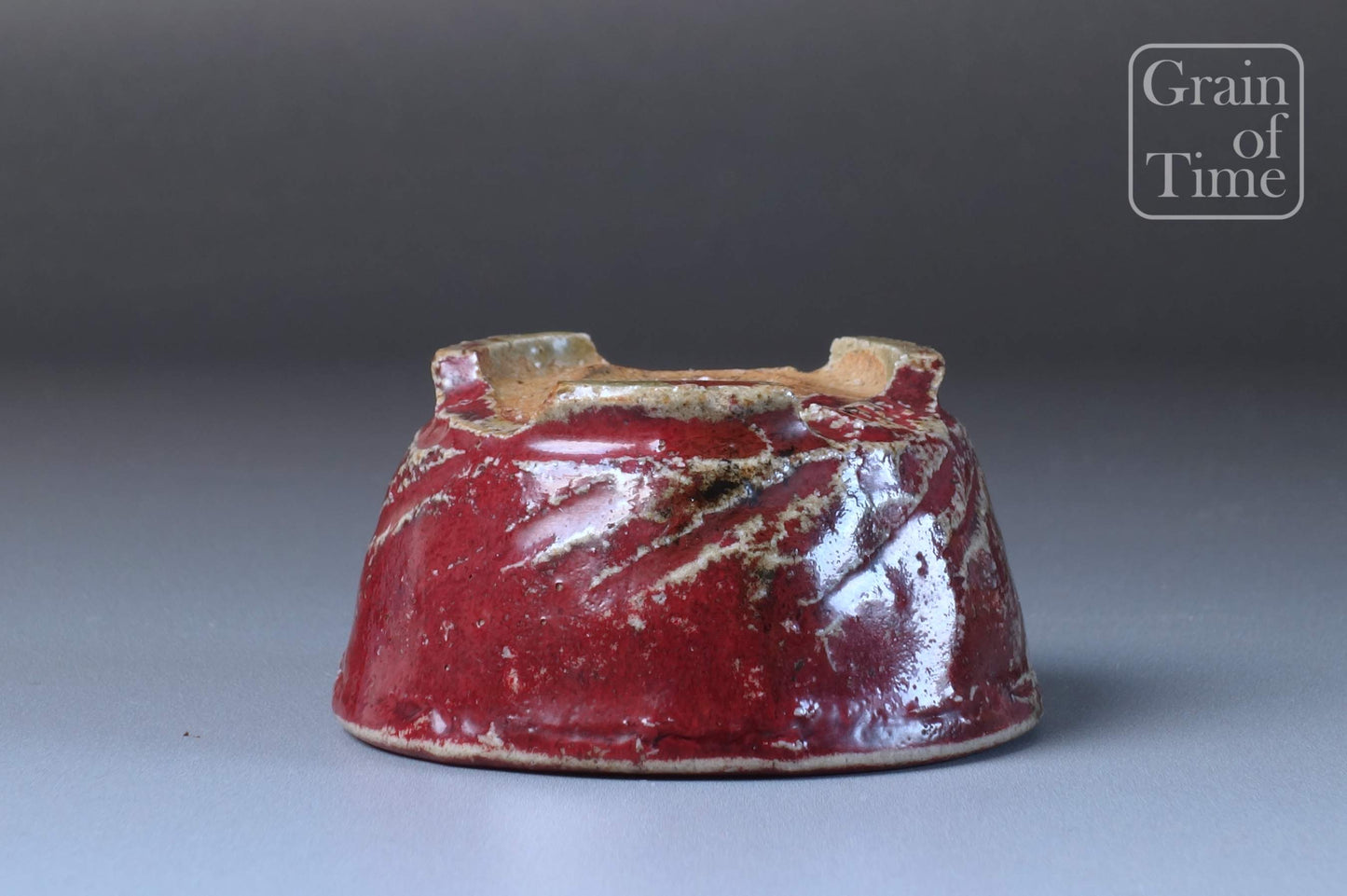 Mizukame Yoshisuke (Tokoname) - Carved Red Round - 63mm