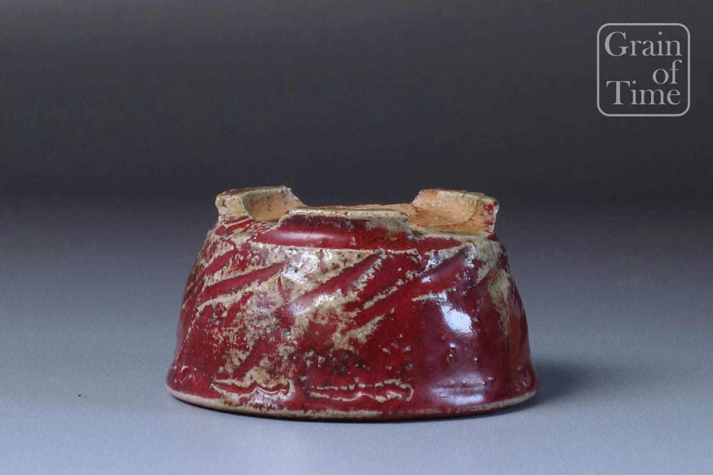 Mizukame Yoshisuke (Tokoname) - Carved Red Round - 63mm