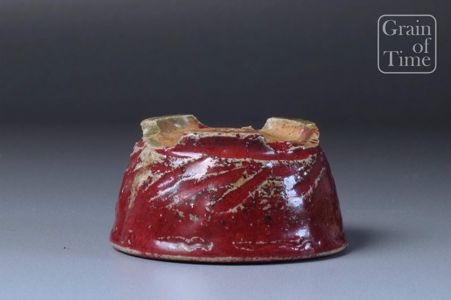 Mizukame Yoshisuke (Tokoname) - Carved Red Round - 63mm