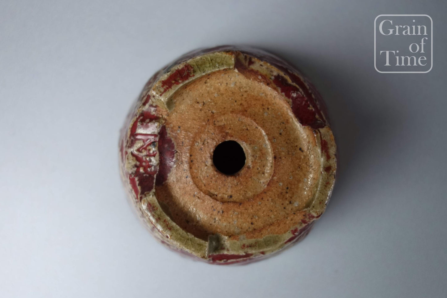 Mizukame Yoshisuke (Tokoname) - Carved Red Round - 63mm