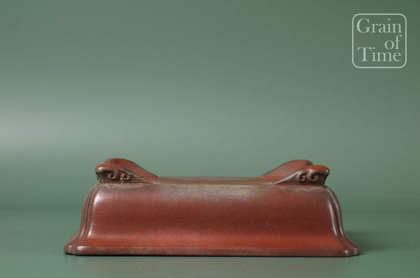 Ikko (Tokoname) - Unglazed Vermillion Rectangle - 6½ in (16cm)