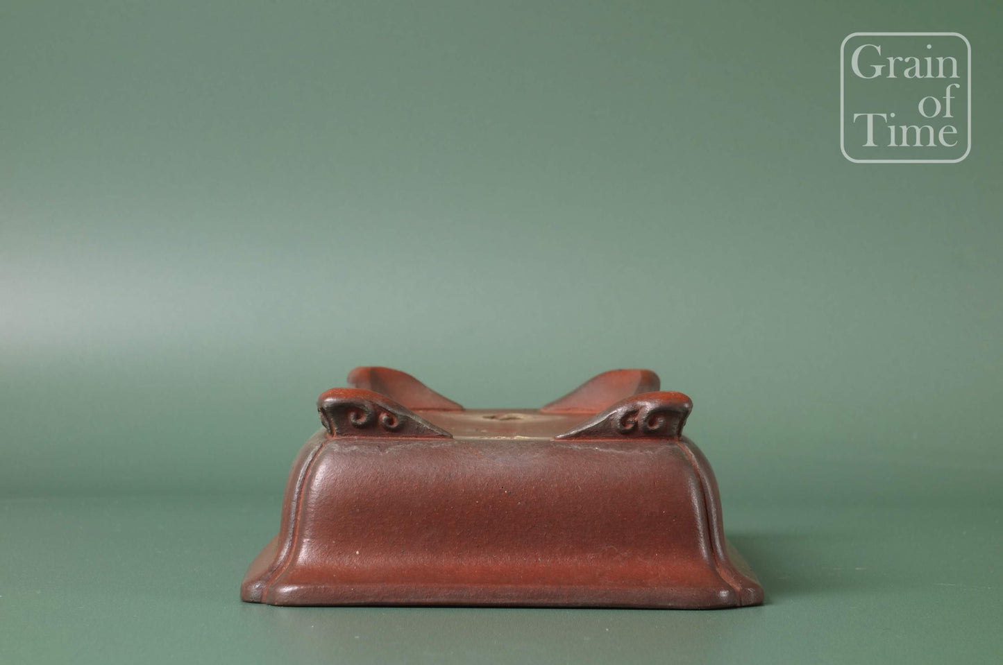 Ikko (Tokoname) - Unglazed Vermillion Rectangle - 6½ in (16cm)