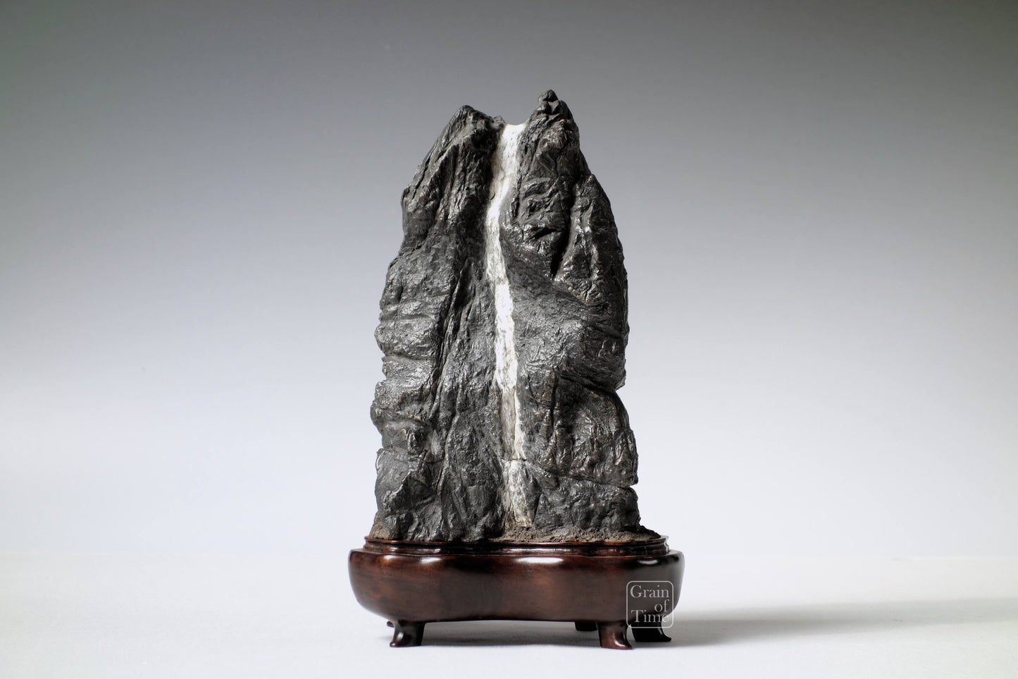24537 - Furuya Waterfall Suiseki 9⅞ in - 25cm (tall)