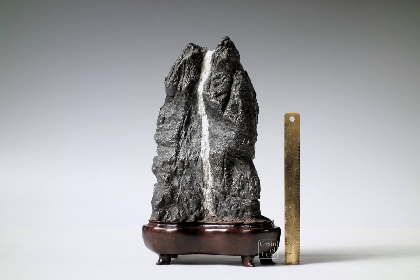 24537 - Furuya Waterfall Suiseki 9⅞ in - 25cm (tall)