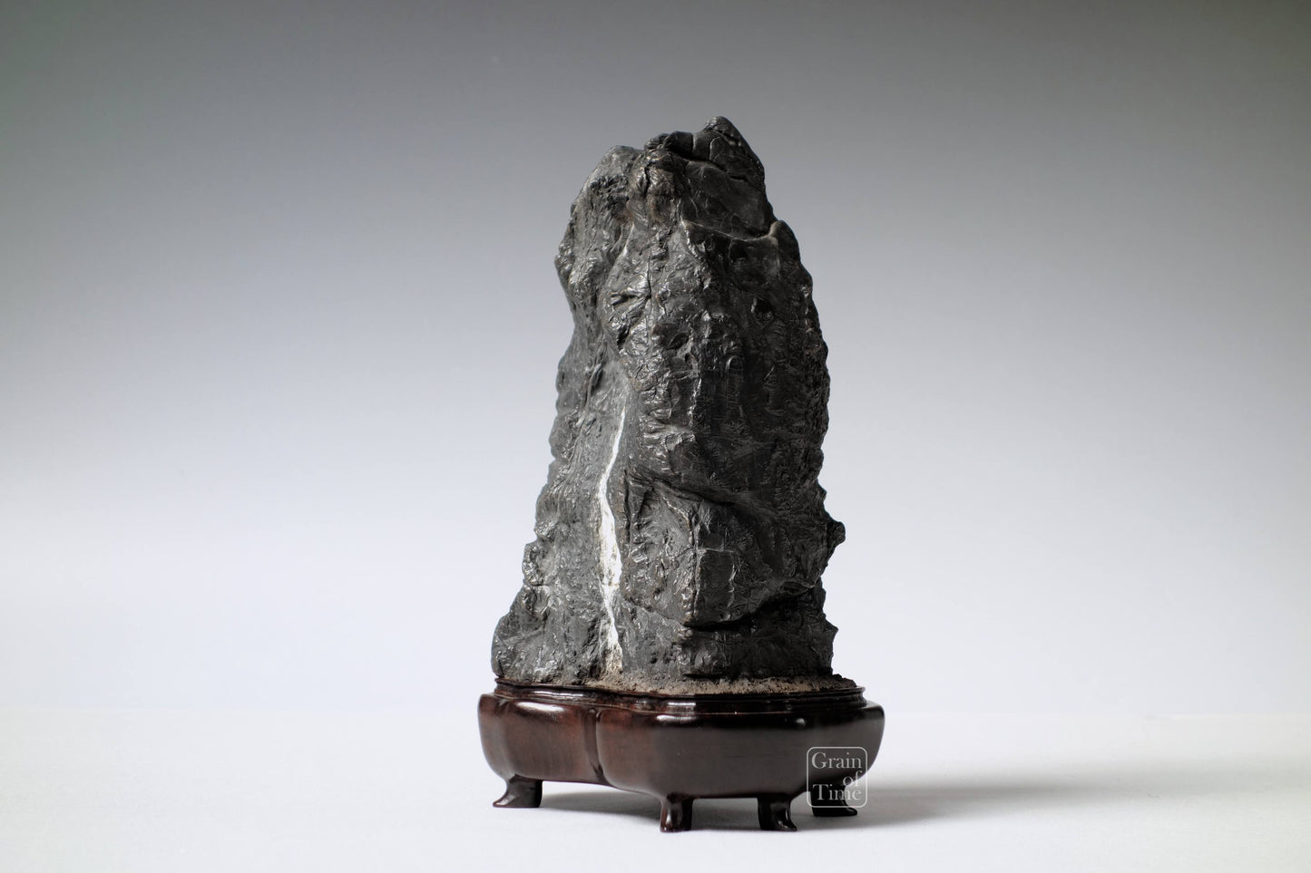 24537 - Furuya Waterfall Suiseki 9⅞ in - 25cm (tall)