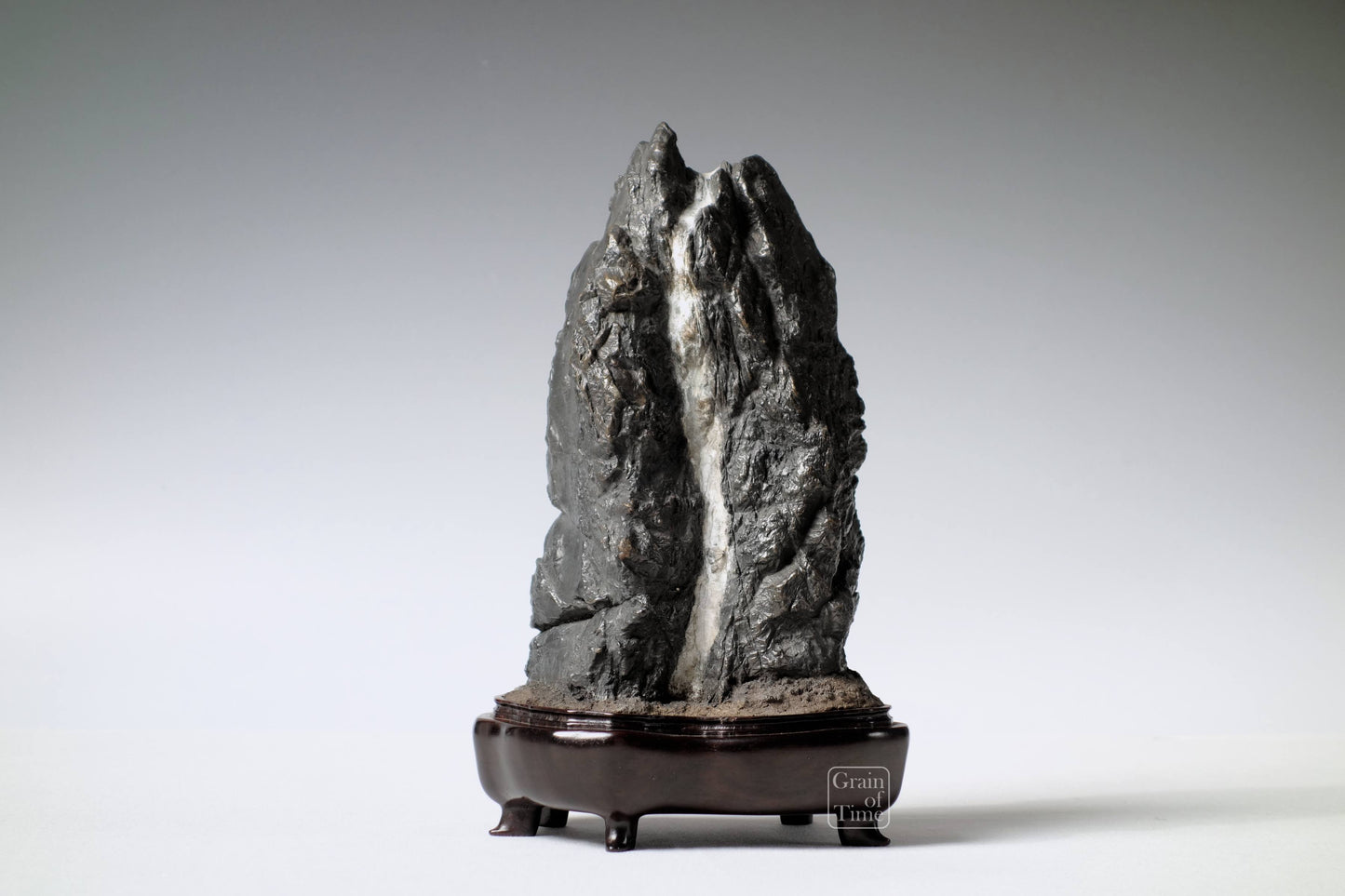 24537 - Furuya Waterfall Suiseki 9⅞ in - 25cm (tall)