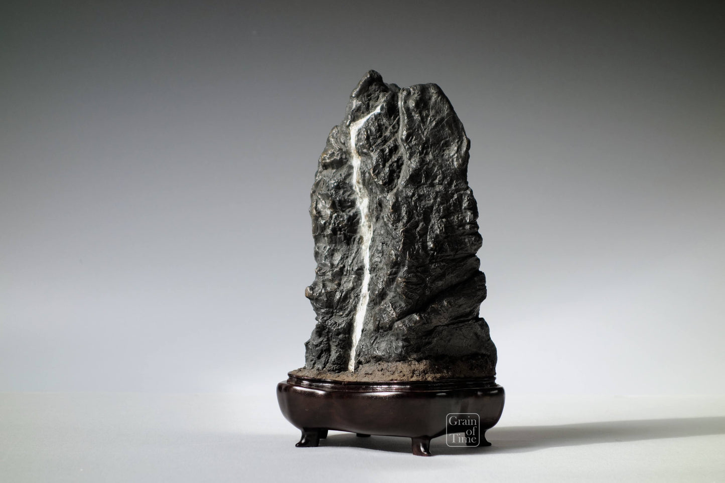 24537 - Furuya Waterfall Suiseki 9⅞ in - 25cm (tall)
