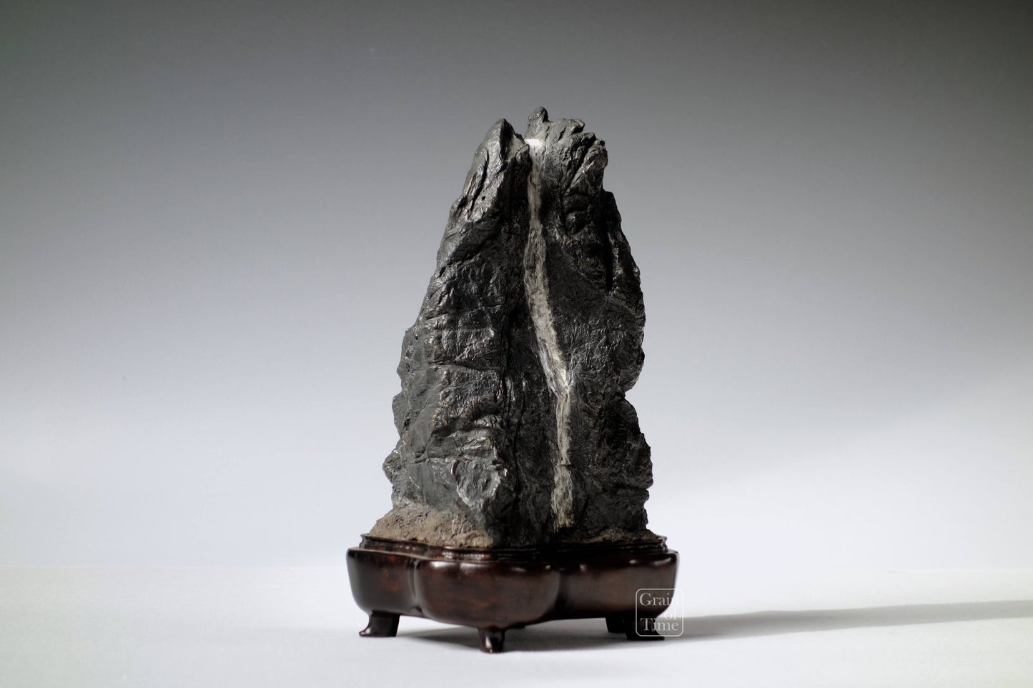 24537 - Furuya Waterfall Suiseki 9⅞ in - 25cm (tall)