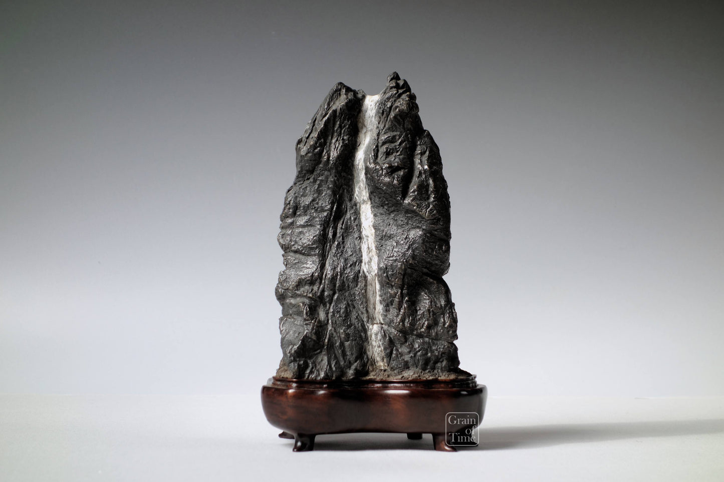 24537 - Furuya Waterfall Suiseki 9⅞ in - 25cm (tall)