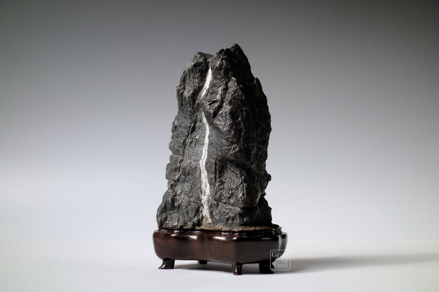 24537 - Furuya Waterfall Suiseki 9⅞ in - 25cm (tall)
