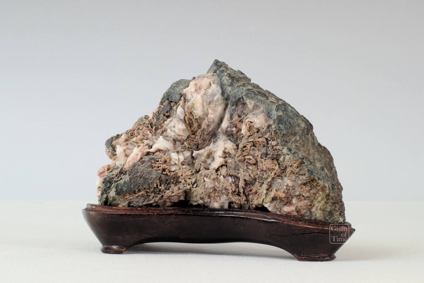 24170 - Chrysanthemum Stone - Kikka-ishi - 6¼in (16cm)