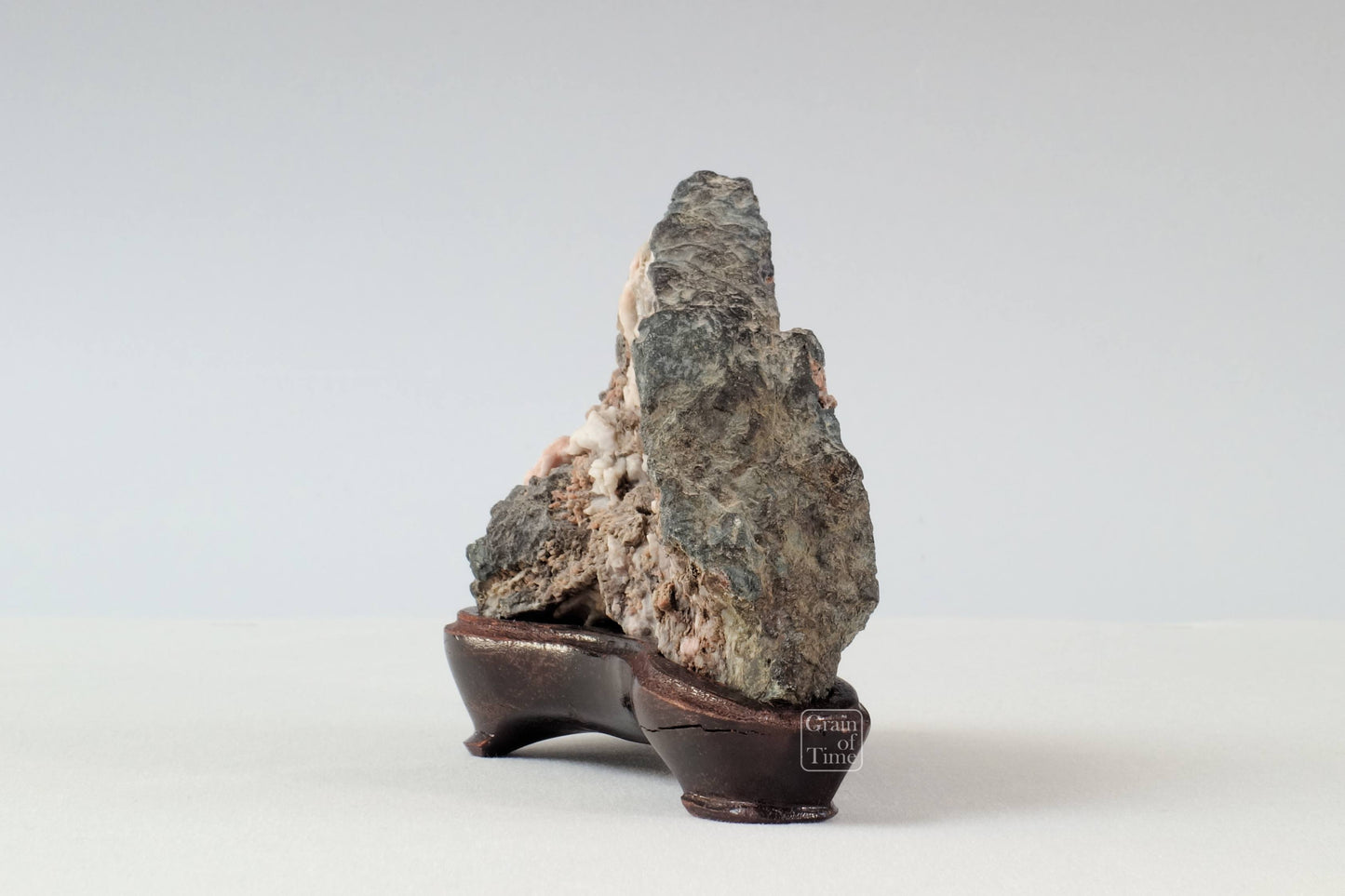 24170 - Chrysanthemum Stone - Kikka-ishi - 6¼in (16cm)