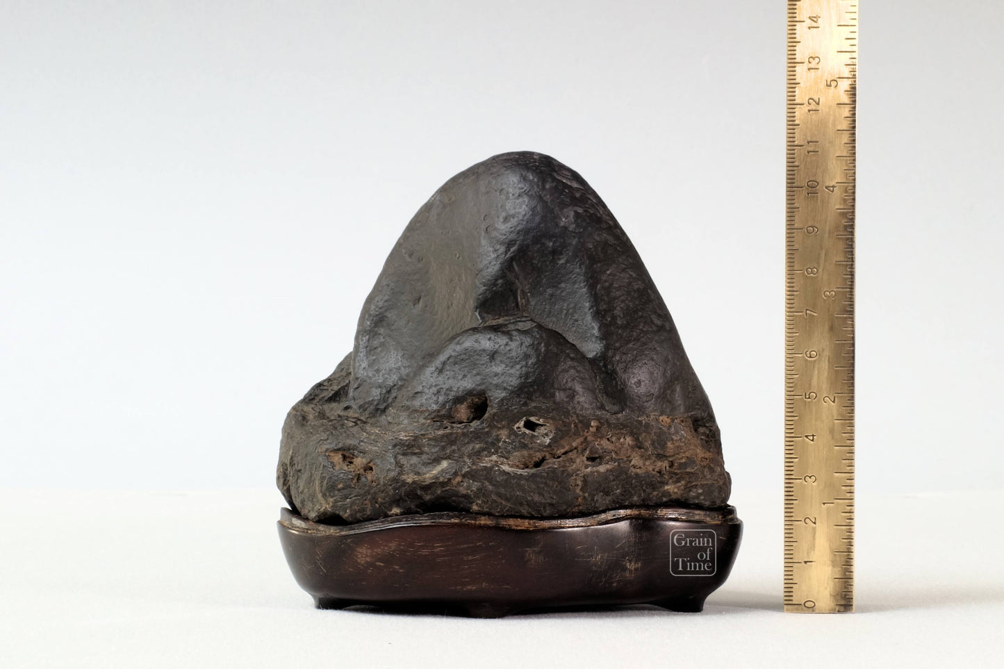 24270 - Maguro-Ishi Mountain Suiseki/Bonseki