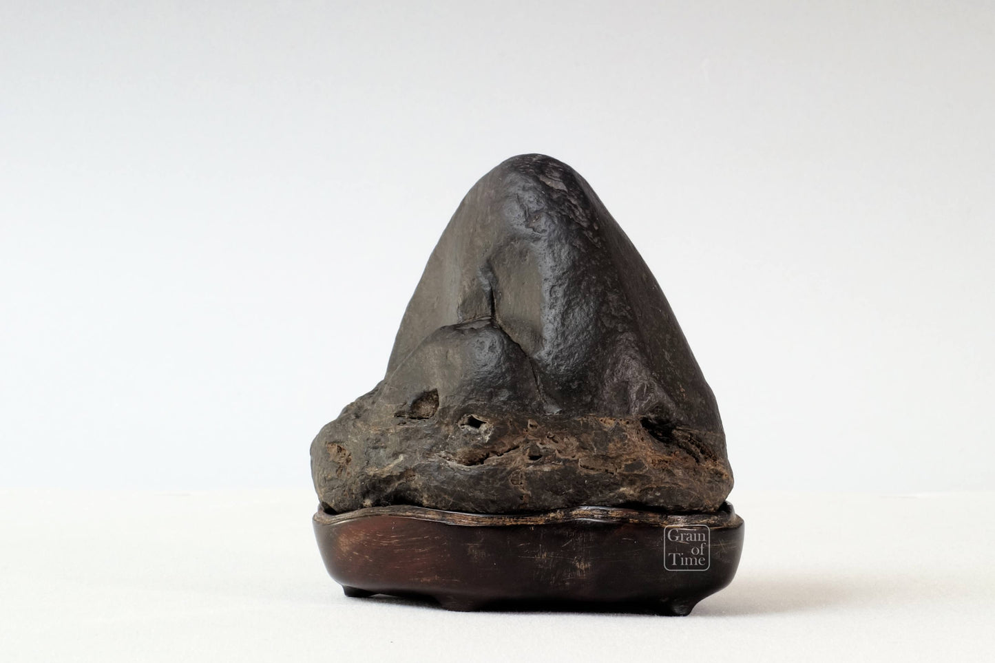 24270 - Maguro-Ishi Mountain Suiseki/Bonseki