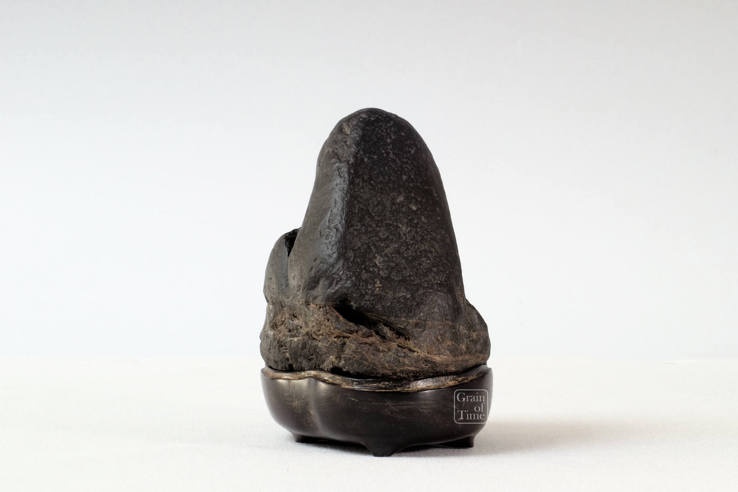 24270 - Maguro-Ishi Mountain Suiseki/Bonseki