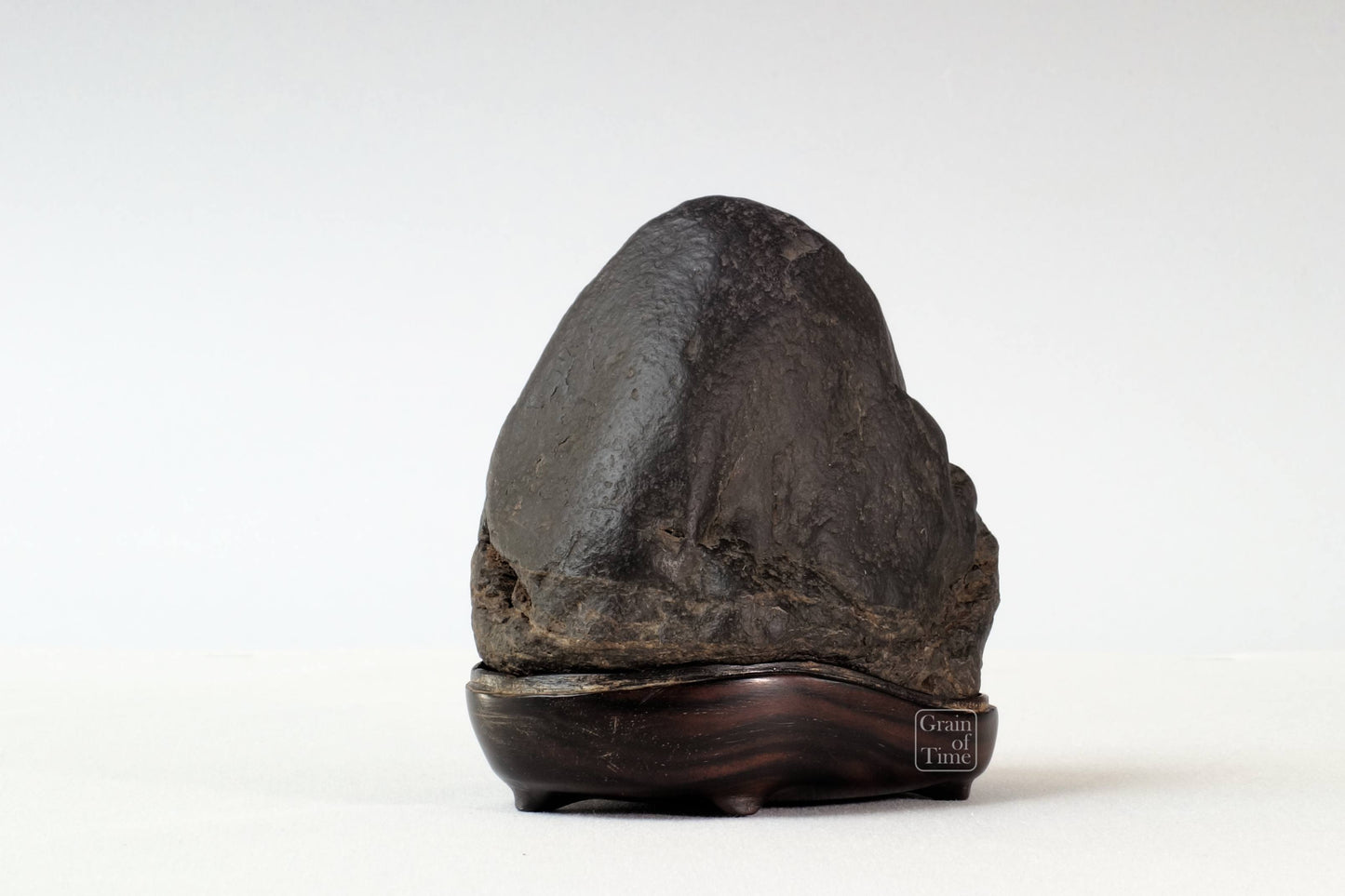 24270 - Maguro-Ishi Mountain Suiseki/Bonseki