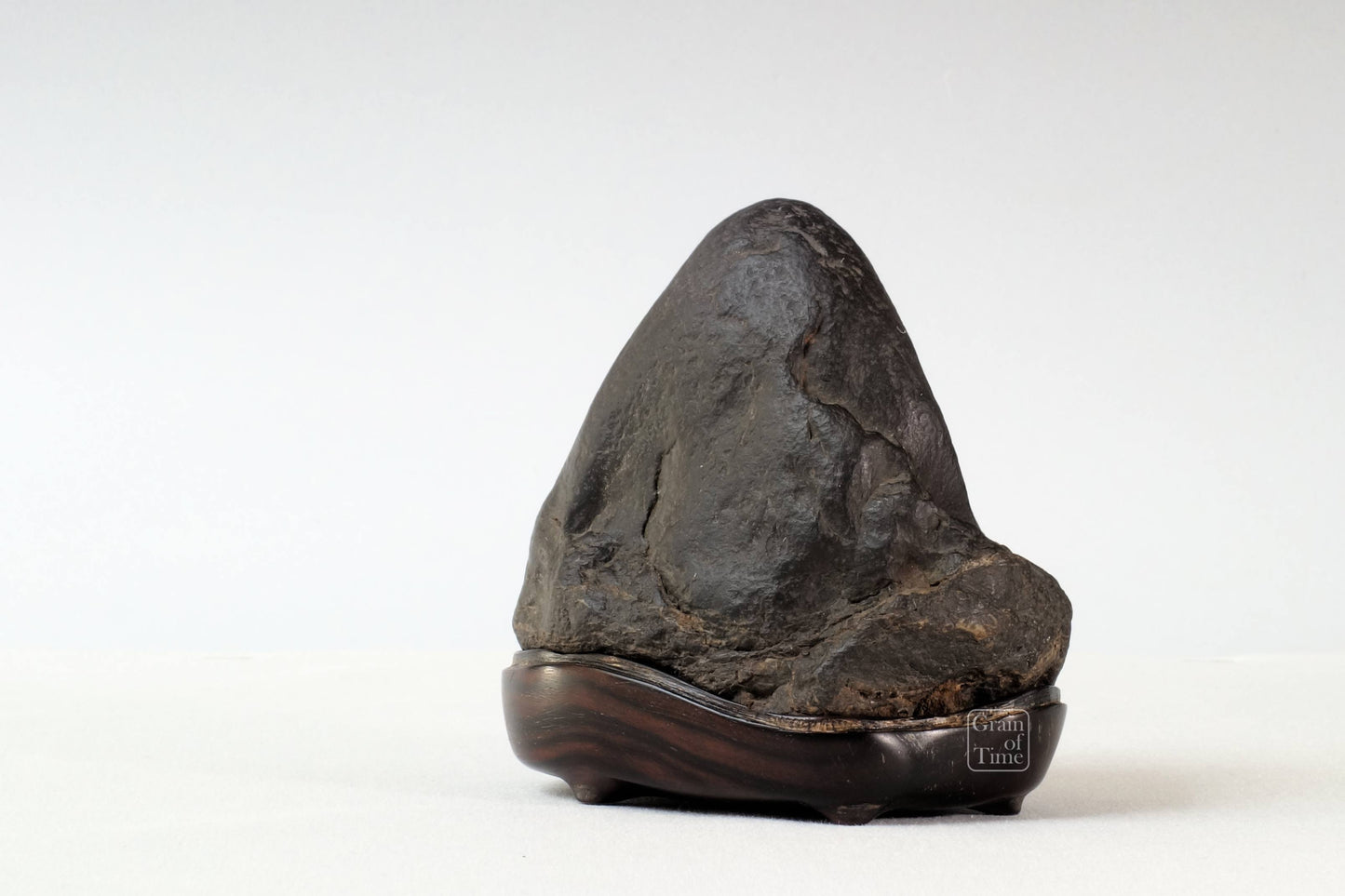 24270 - Maguro-Ishi Mountain Suiseki/Bonseki