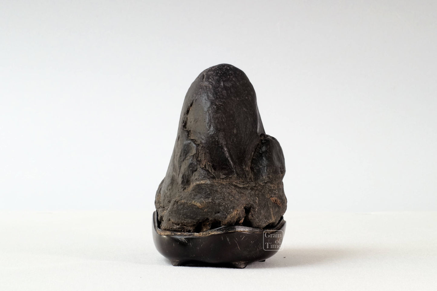 24270 - Maguro-Ishi Mountain Suiseki/Bonseki