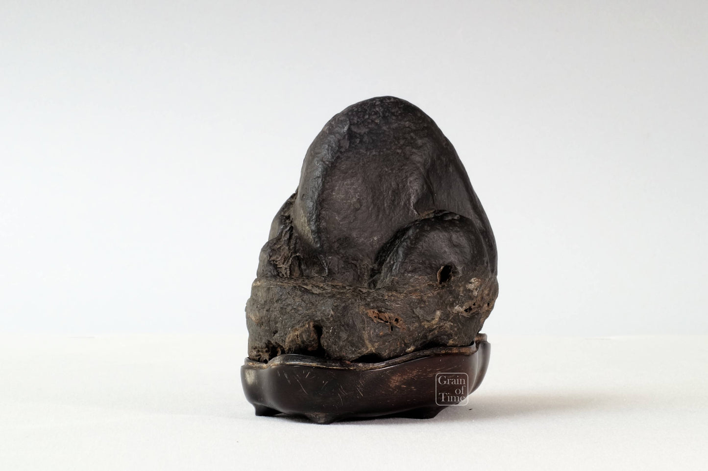 24270 - Maguro-Ishi Mountain Suiseki/Bonseki