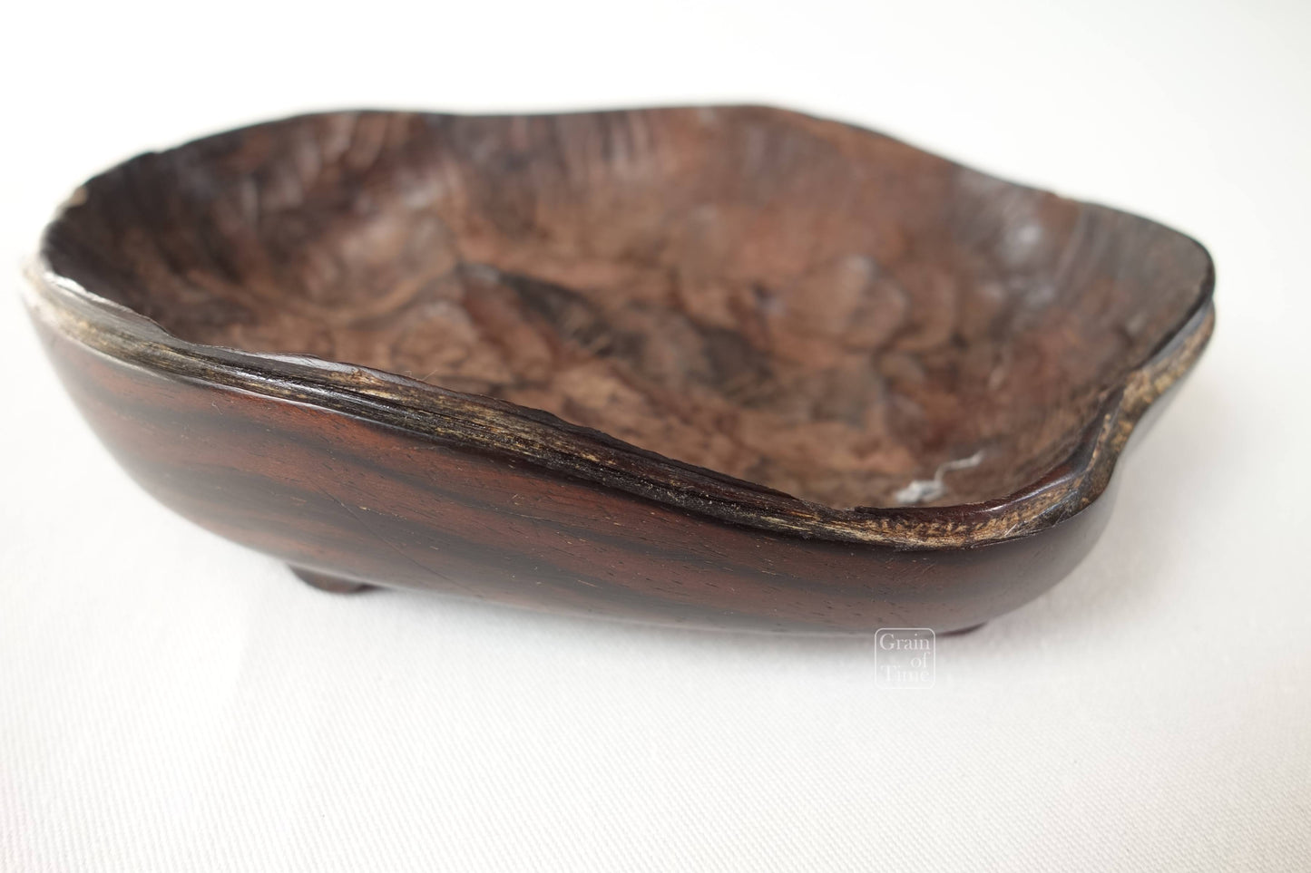 24270 - Maguro-Ishi Mountain Suiseki/Bonseki