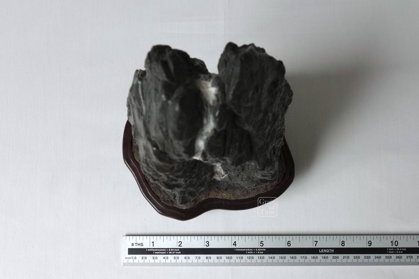 24537 - Furuya Waterfall Suiseki 9⅞ in - 25cm (tall)