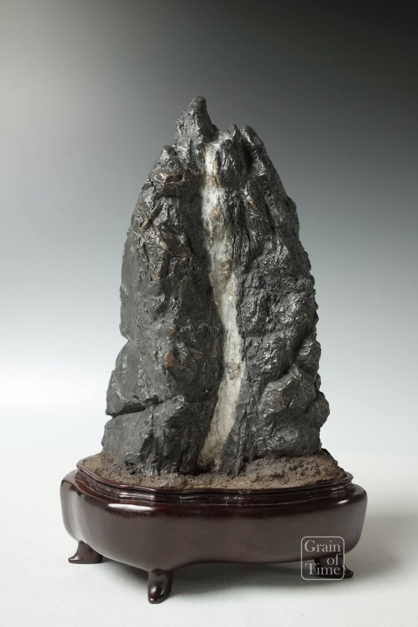 24537 - Furuya Waterfall Suiseki 9⅞ in - 25cm (tall)