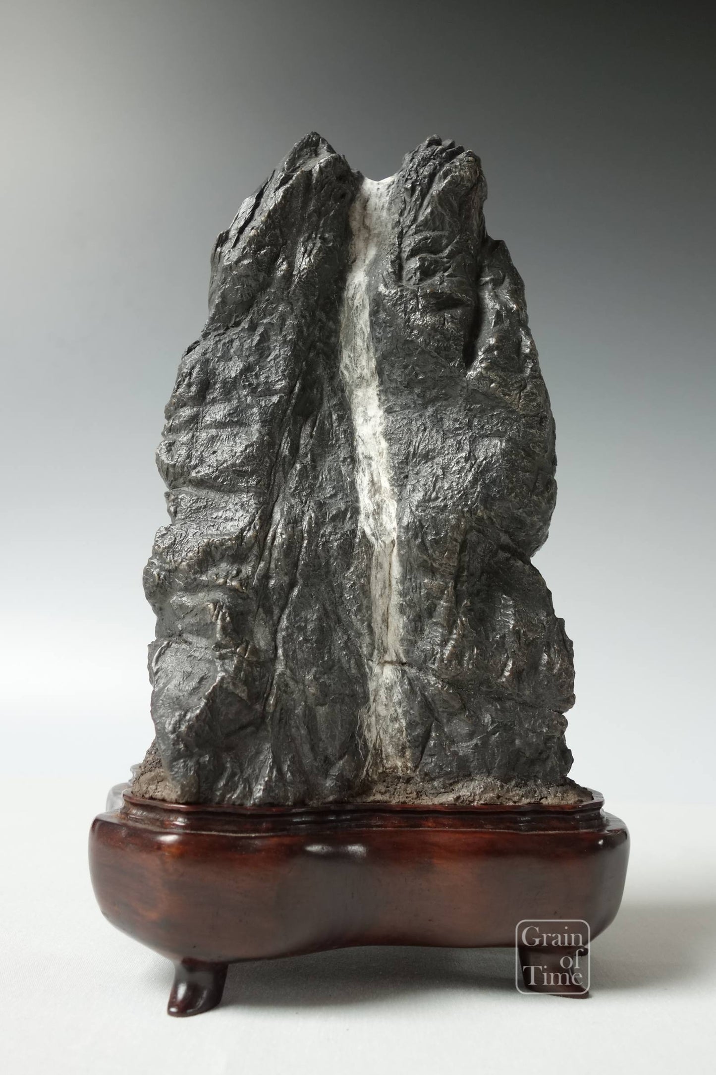 24537 - Furuya Waterfall Suiseki 9⅞ in - 25cm (tall)