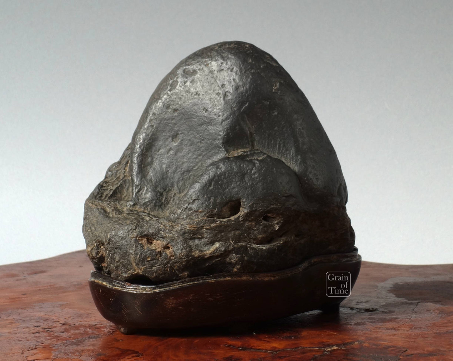 24270 - Maguro-Ishi Mountain Suiseki/Bonseki