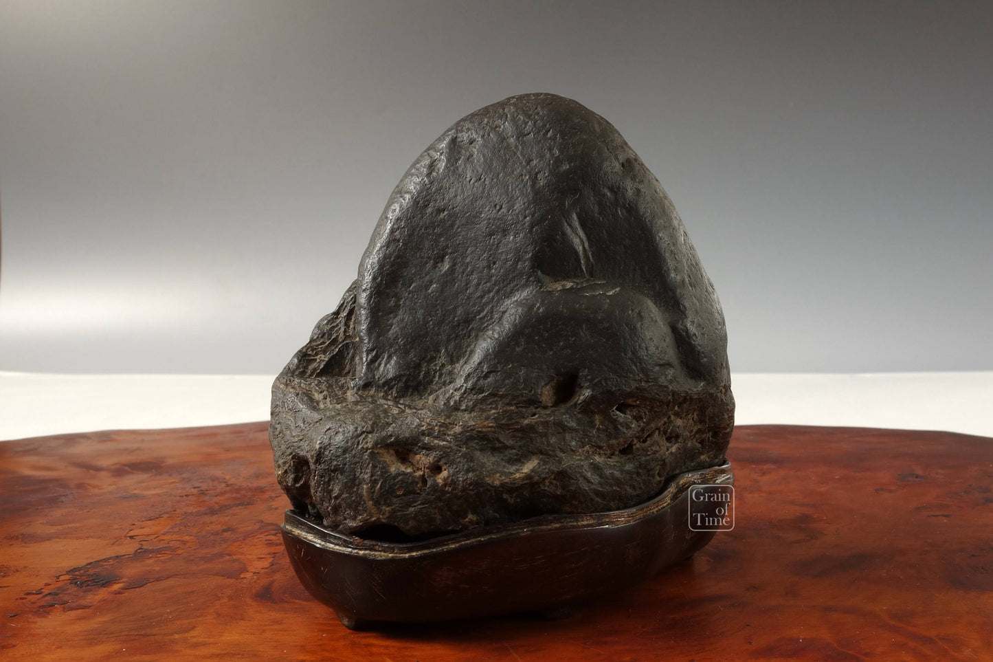 24270 - Maguro-Ishi Mountain Suiseki/Bonseki
