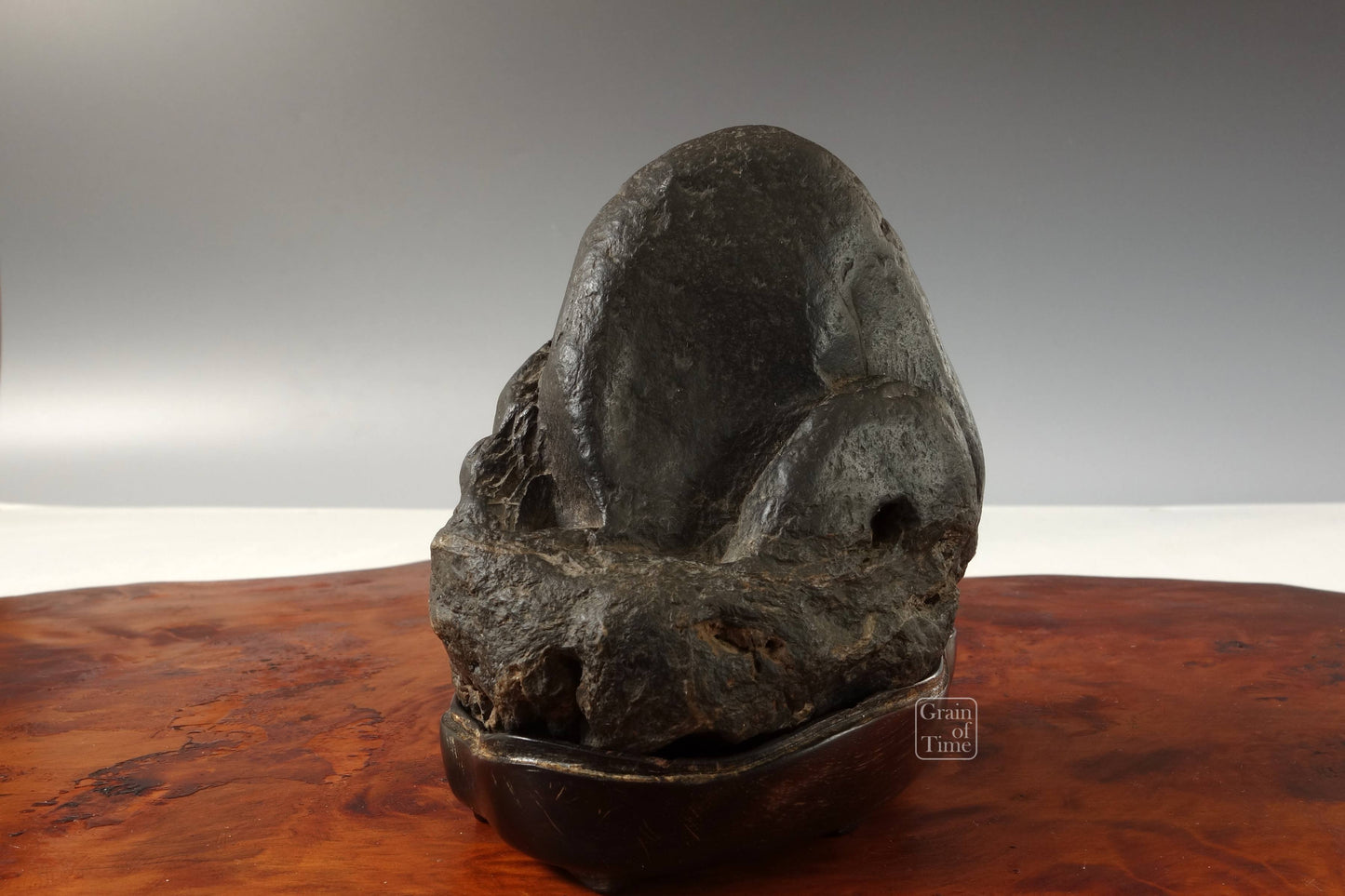 24270 - Maguro-Ishi Mountain Suiseki/Bonseki