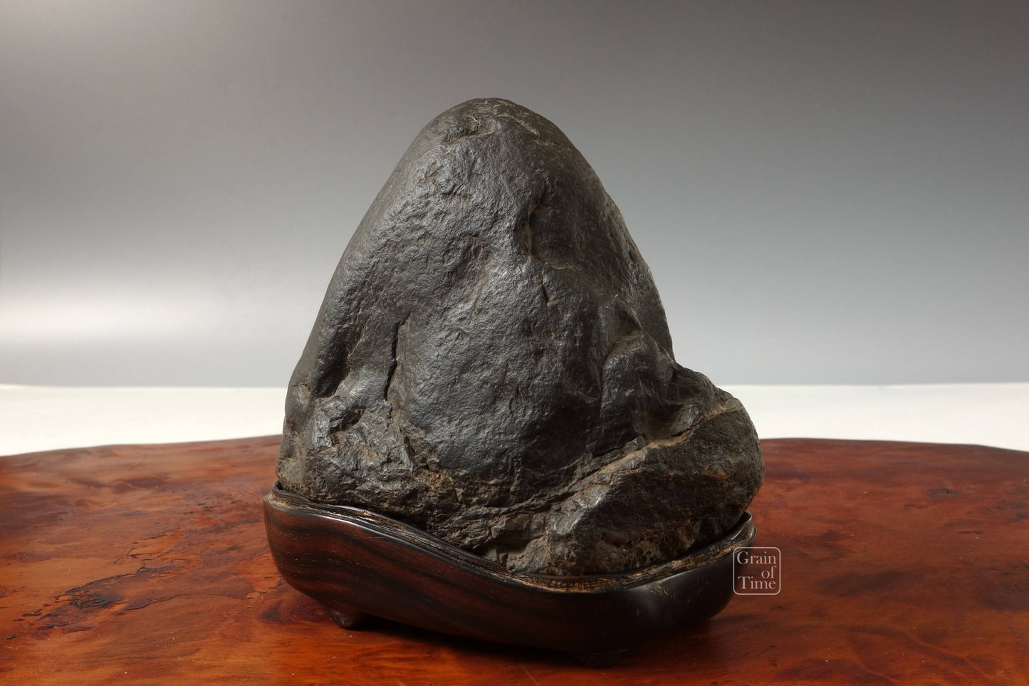 24270 - Maguro-Ishi Mountain Suiseki/Bonseki