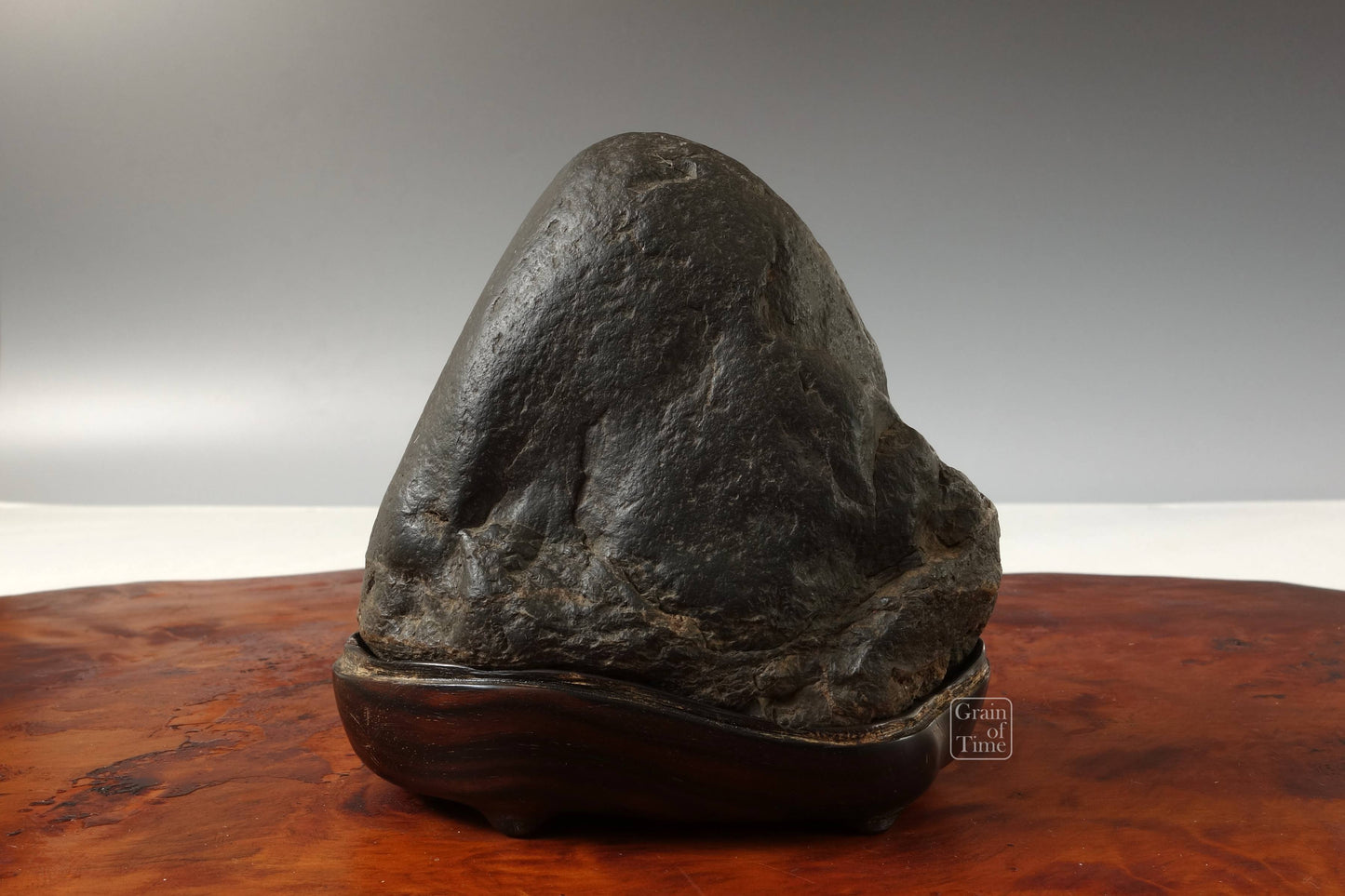 24270 - Maguro-Ishi Mountain Suiseki/Bonseki
