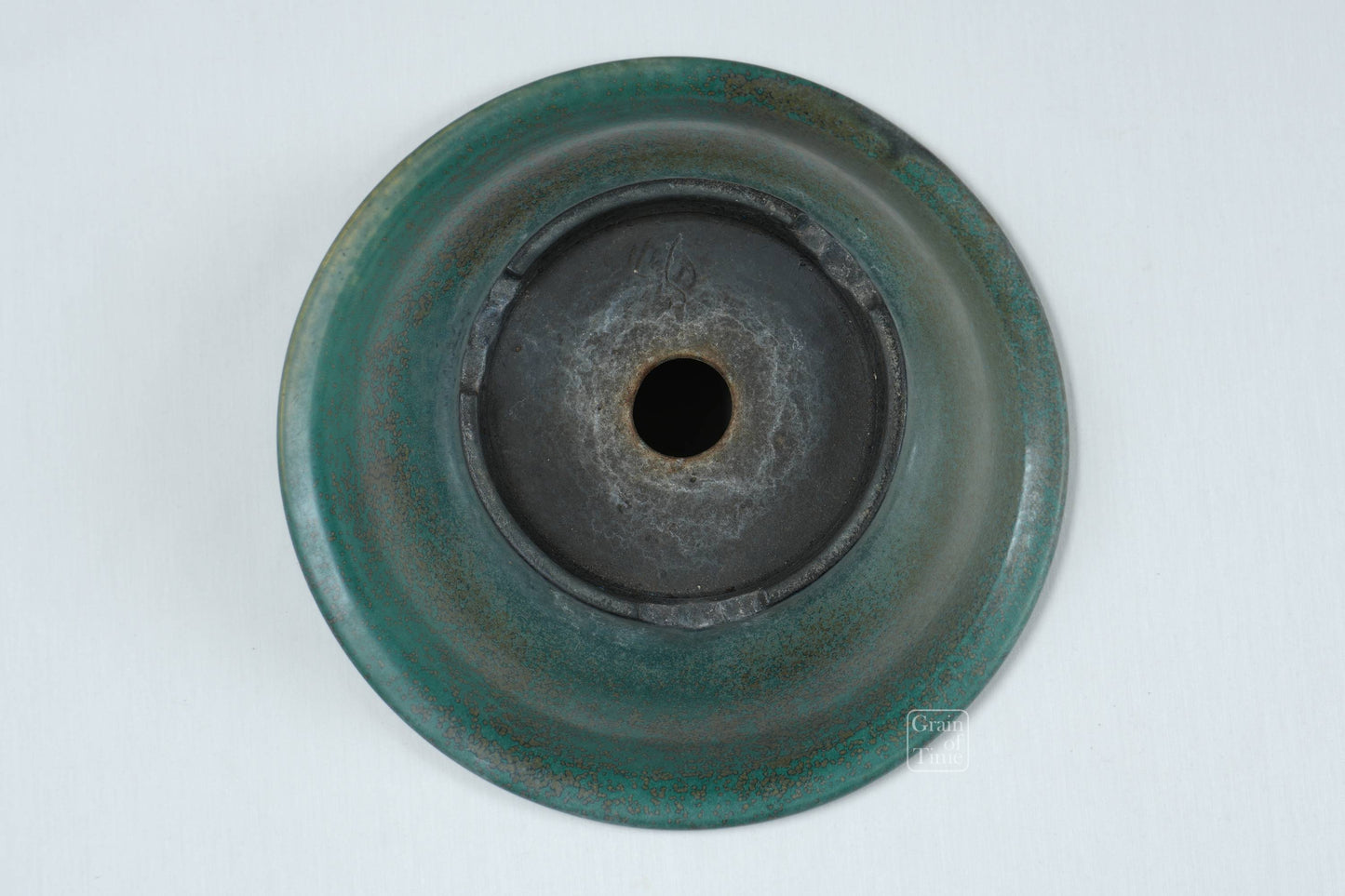 24641: Aiba Koyo (Tokoname) - Green Crystal Oribe Round - 12½ in (32 cm)