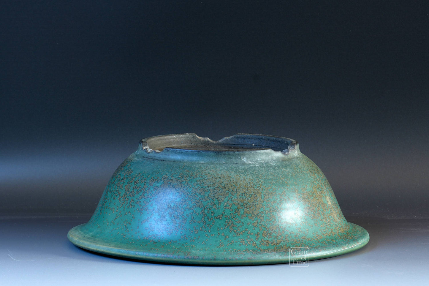 24641: Aiba Koyo (Tokoname) - Green Crystal Oribe Round - 12½ in (32 cm)