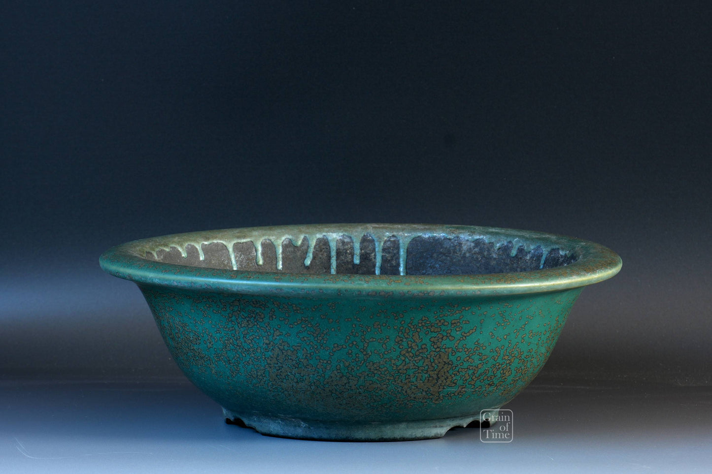 24641: Aiba Koyo (Tokoname) - Green Crystal Oribe Round - 12½ in (32 cm)