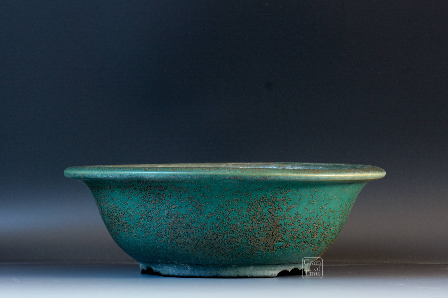 24641: Aiba Koyo (Tokoname) - Green Crystal Oribe Round - 12½ in (32 cm)