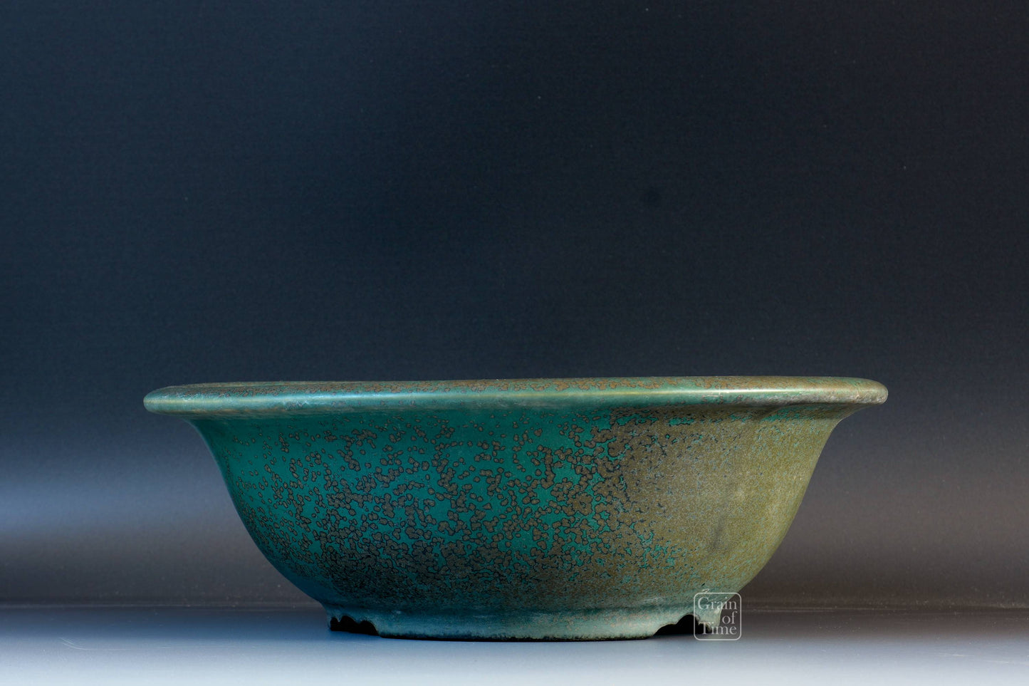 24641: Aiba Koyo (Tokoname) - Green Crystal Oribe Round - 12½ in (32 cm)