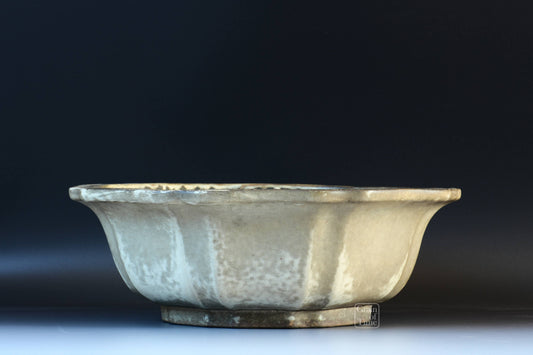 24713: Aiba Koyo (Tokoname) - White Mirror - 14¾ in (38cm)