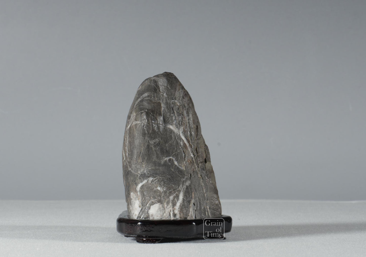 25028: Abegawa Waterfall / Mountain Suiseki - 4¾ (12cm)