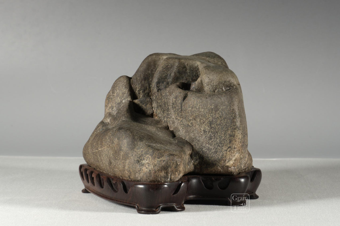 24967: Chinese Viewing Stone / Suiseki - 10⅝ in (27cm)