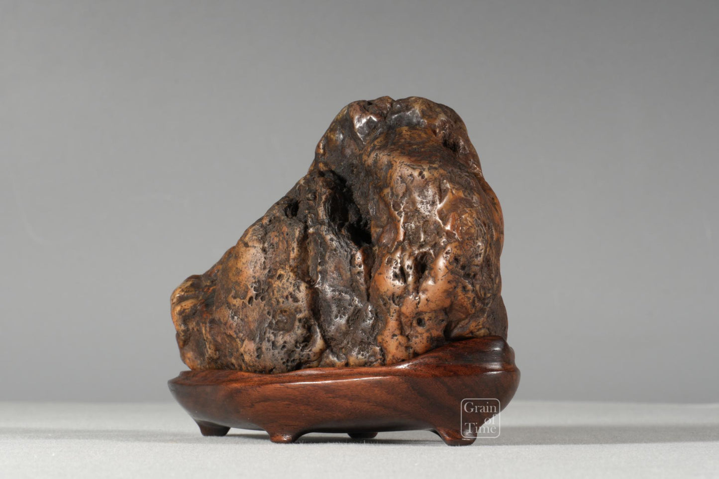 24958: Kamuikotan Suiseki - "Buddhas Hand" - 5½ in (14cm)