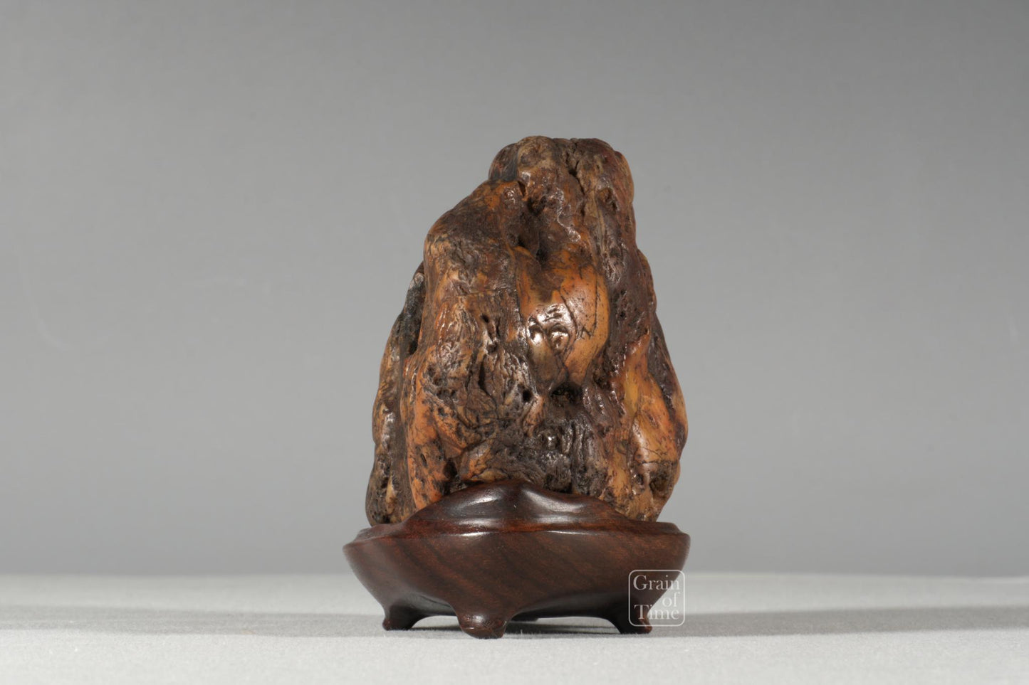 24958: Kamuikotan Suiseki - "Buddhas Hand" - 5½ in (14cm)