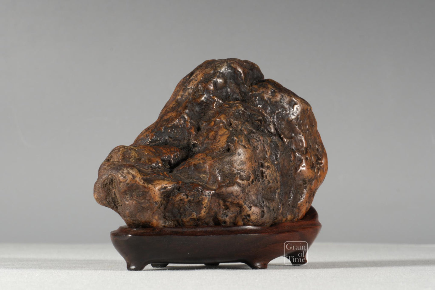 24958: Kamuikotan Suiseki - "Buddhas Hand" - 5½ in (14cm)