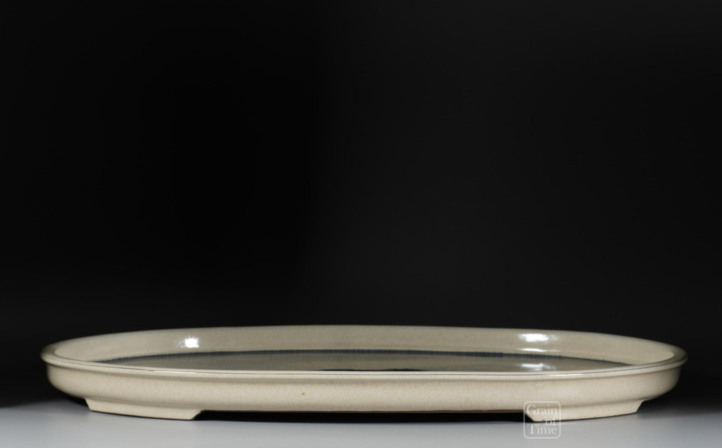 24953: Harumatsu - White Suiban with 'Islands' detail - 22⅝ in (58cm)